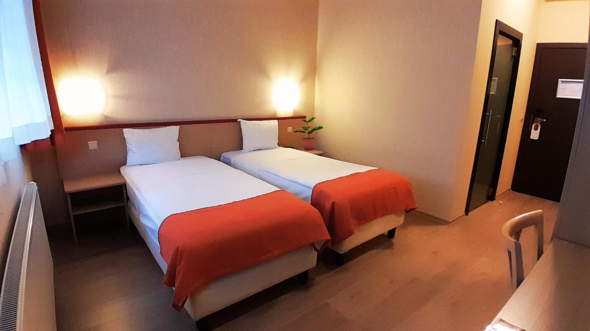 Taormina Brussels Airport Hotel 3*