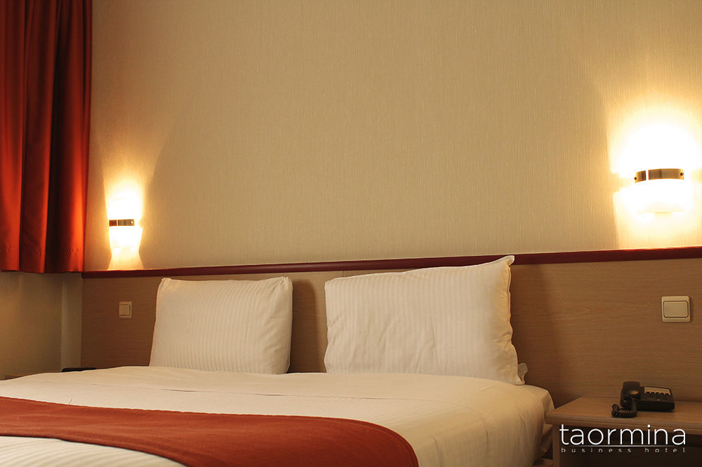 Hotel Taormina Brussels Airport 3*